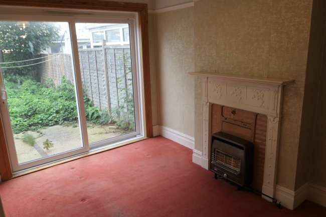 27 Lyndhurst Road, Thornton Heath, Surrey CR7 7PY 9