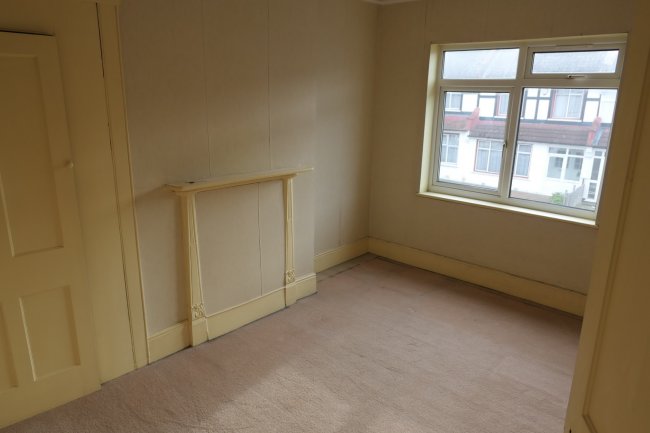 27 Lyndhurst Road, Thornton Heath, Surrey CR7 7PY 9