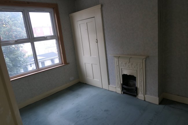 27 Lyndhurst Road, Thornton Heath, Surrey CR7 7PY 9