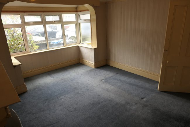 27 Lyndhurst Road, Thornton Heath, Surrey CR7 7PY 9