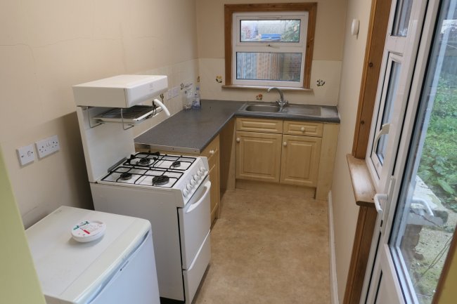 27 Lyndhurst Road, Thornton Heath, Surrey CR7 7PY 9