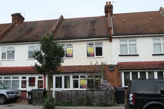 27 Lyndhurst Road, Thornton Heath, Surrey CR7 7PY 9