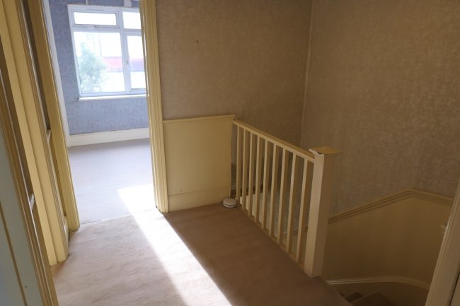 27 Lyndhurst Road, Thornton Heath, Surrey CR7 7PY 9