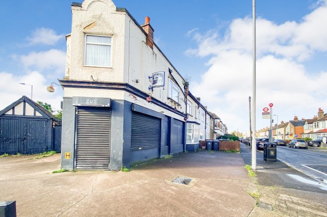 202 Thornhill Road, Surbiton KT6 7TF 8