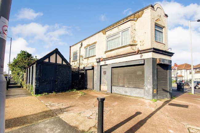 202 Thornhill Road, Surbiton KT6 7TF 8