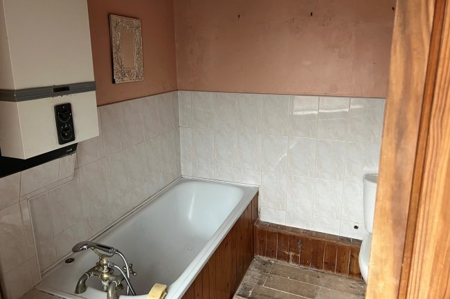 202 Thornhill Road, Surbiton KT6 7TF 8