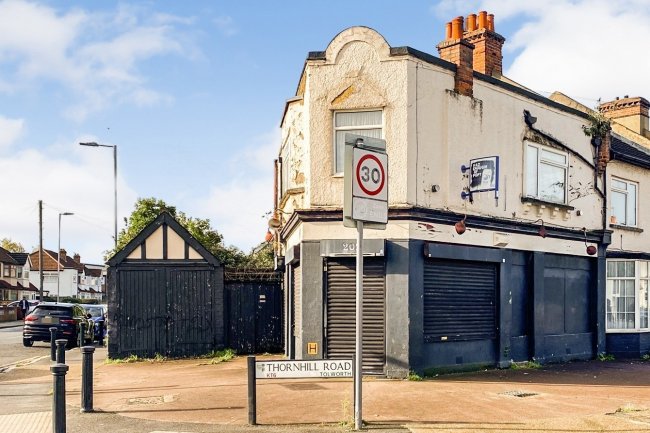 202 Thornhill Road, Surbiton KT6 7TF 8