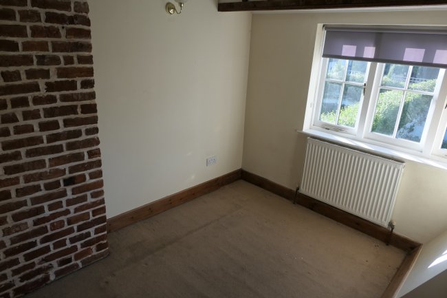 6 North End, Buckhurst Hill, Essex IG9 5RA
 5