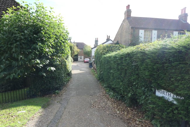 6 North End, Buckhurst Hill, Essex IG9 5RA
 5