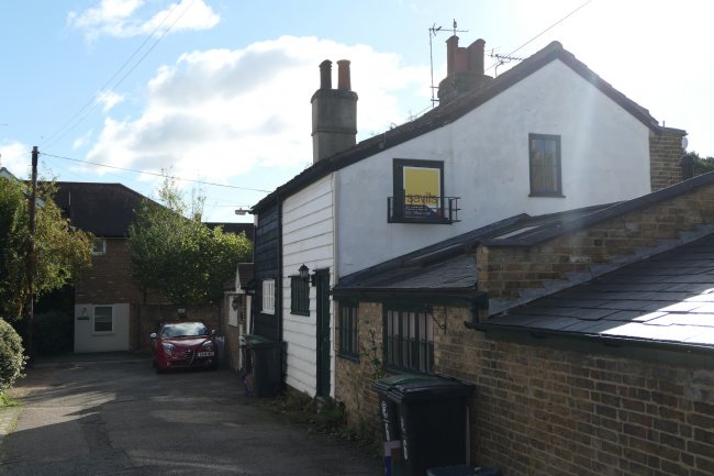 6 North End, Buckhurst Hill, Essex IG9 5RA
 5