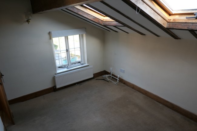 6 North End, Buckhurst Hill, Essex IG9 5RA
 5