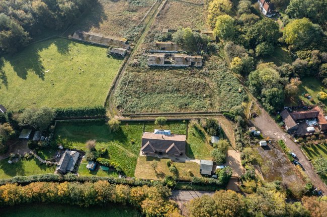 Kingsgate Farm, Great Missenden, Buckinghamshire HP16 9NW 
 9