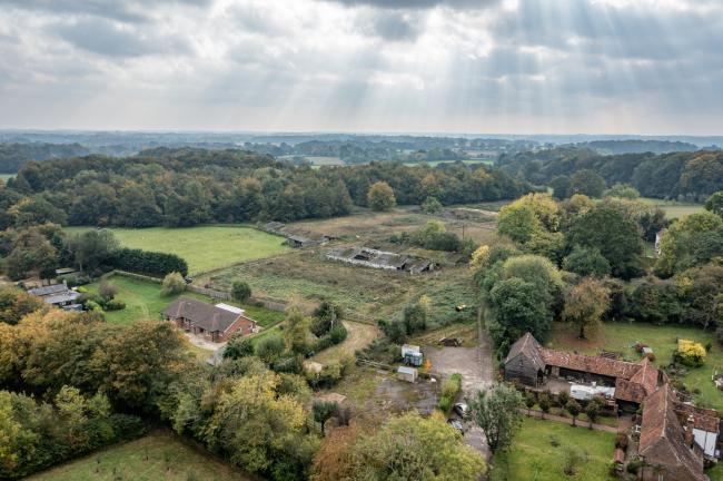 Kingsgate Farm, Great Missenden, Buckinghamshire HP16 9NW 
 9