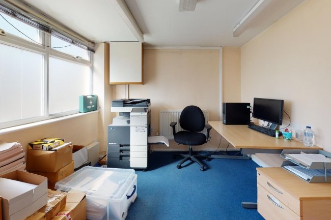 1B St Georges Road, Aldershot, Hampshire GU12 4LD 6