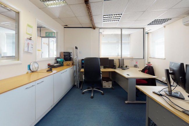 1B St Georges Road, Aldershot, Hampshire GU12 4LD 6