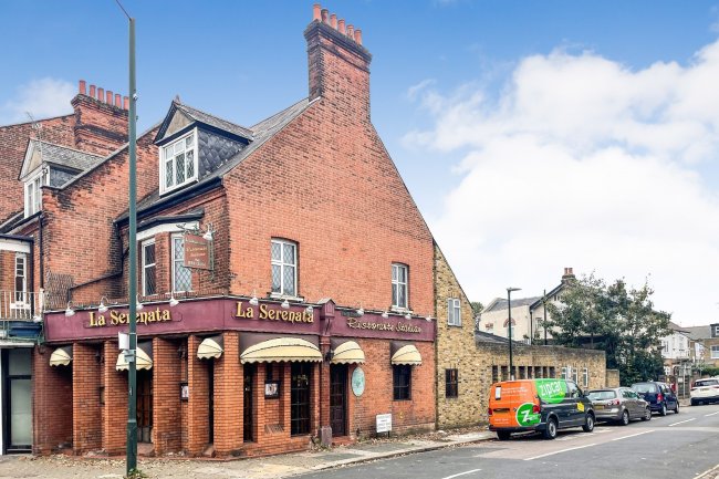 117 London Road, Twickenham TW1 1EE 9