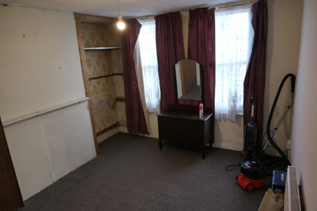 54 Wendover Road, Staines-on-Thames, Middlesex, TW18 3DD
 3