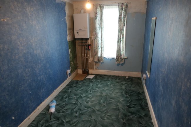 54 Wendover Road, Staines-on-Thames, Middlesex, TW18 3DD
 3