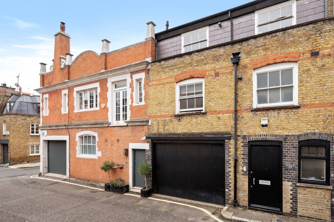 27 John's Mews, London WC1N 2NS 10