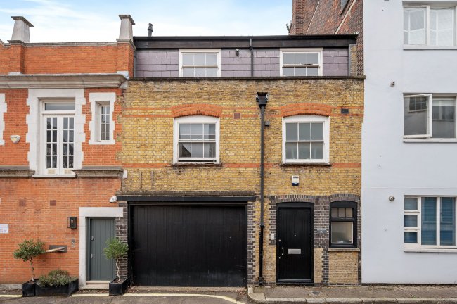 27 John's Mews, London WC1N 2NS 10