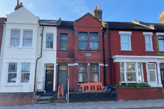 33 Trinity Road, Tooting, London, SW17 7SD
 8