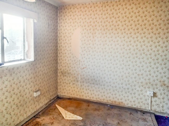 127 North Hill Drive, Romford, Essex RM3 7AF
 6