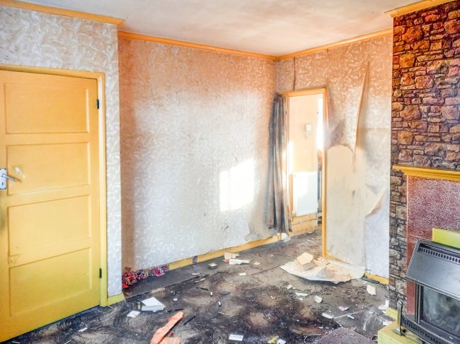 127 North Hill Drive, Romford, Essex RM3 7AF
 6