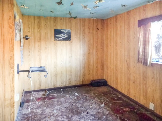 127 North Hill Drive, Romford, Essex RM3 7AF
 6