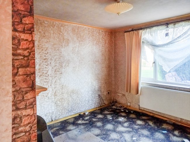 127 North Hill Drive, Romford, Essex RM3 7AF
 6