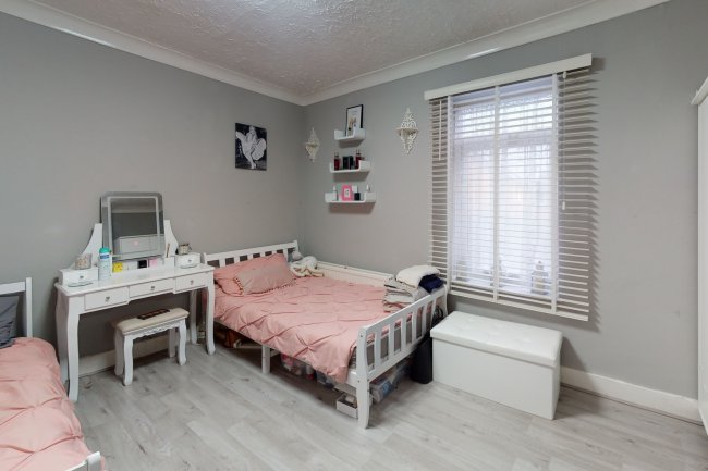 10 Leslie Park Road, East Croydon, CR0 6TN 2