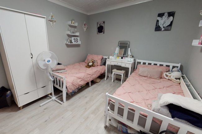 10 Leslie Park Road, East Croydon, CR0 6TN 2