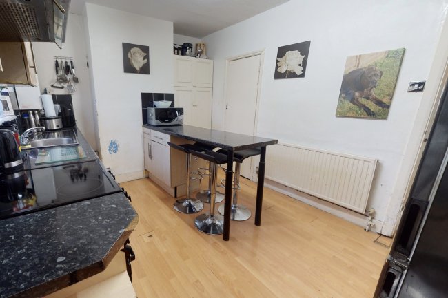 10 Leslie Park Road, East Croydon, CR0 6TN 2