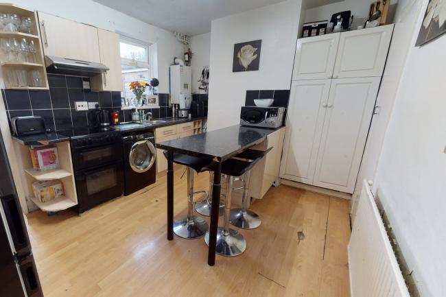 10 Leslie Park Road, East Croydon, CR0 6TN 2