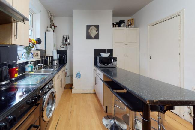 10 Leslie Park Road, East Croydon, CR0 6TN 2