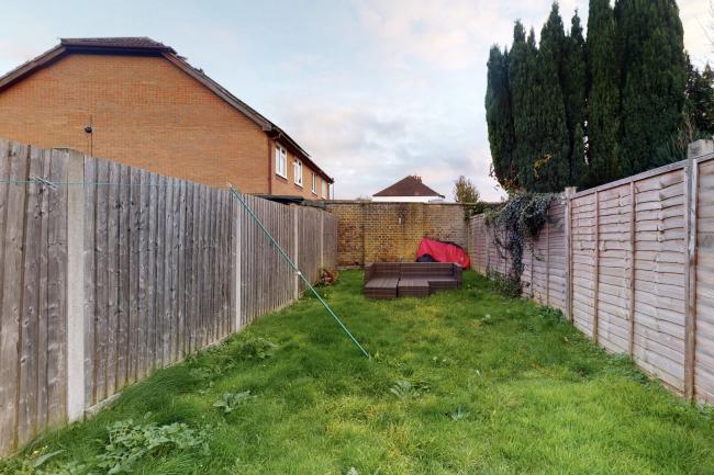 10 Leslie Park Road, East Croydon, CR0 6TN 2