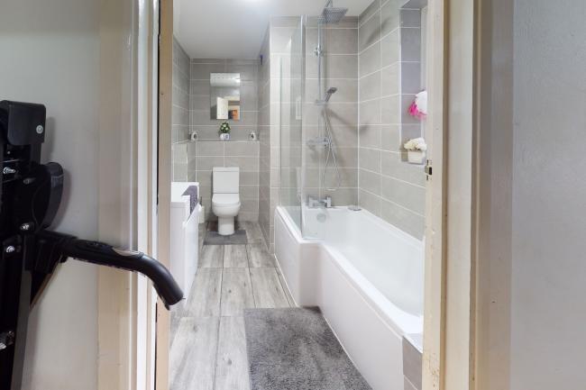 10 Leslie Park Road, East Croydon, CR0 6TN 2