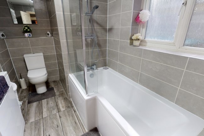 10 Leslie Park Road, East Croydon, CR0 6TN 2