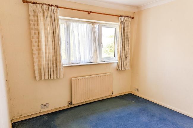 2 Sherwood Road, Knaphill, Woking, Surrey, GU21 2DE 5