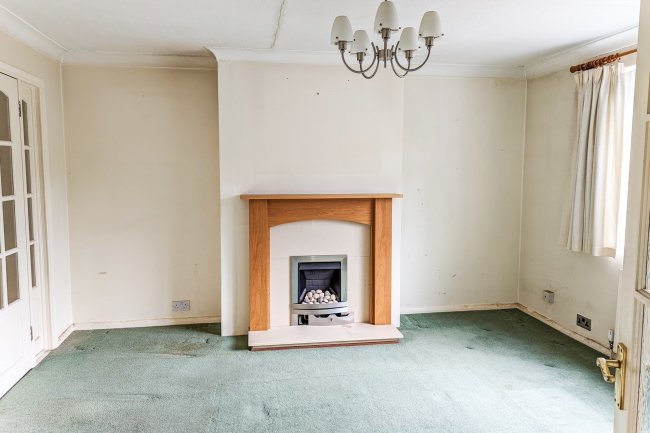 2 Sherwood Road, Knaphill, Woking, Surrey, GU21 2DE 5