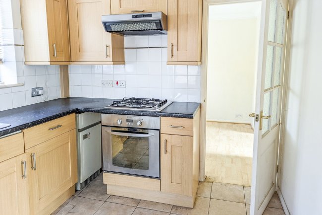 2 Sherwood Road, Knaphill, Woking, Surrey, GU21 2DE 5