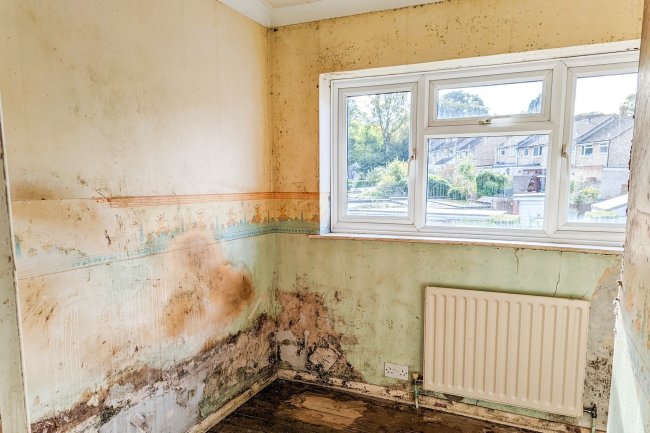 2 Sherwood Road, Knaphill, Woking, Surrey, GU21 2DE 5