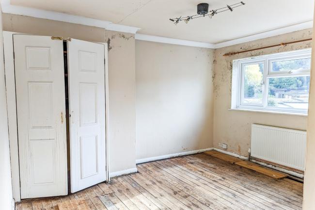 2 Sherwood Road, Knaphill, Woking, Surrey, GU21 2DE 5