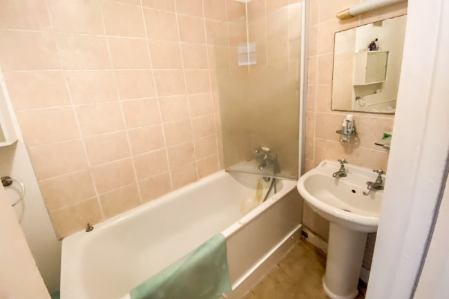 Flat 2, Vandon Court, 64 Petty France, London, SW1H 9HE 4