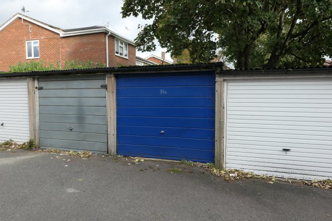 86 and 86A Cove Road , Cove, Farnborough, Hampshire, GU14 0EU 8