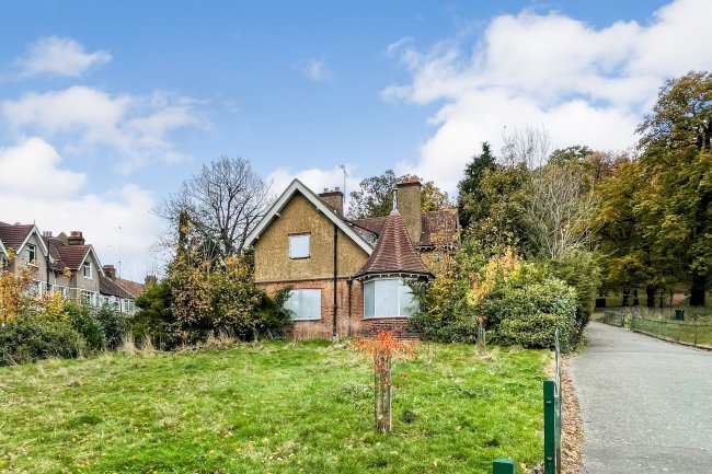 Heath Lodge, Grangewood Park, Grange Road, South Norwood, London SE25 6TH 4