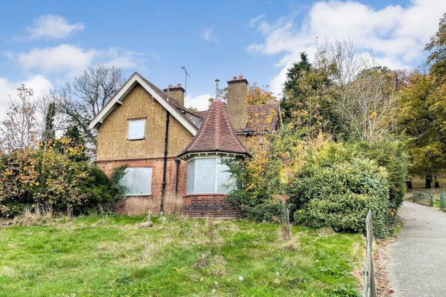 Heath Lodge, Grangewood Park, Grange Road, South Norwood, London SE25 6TH 4