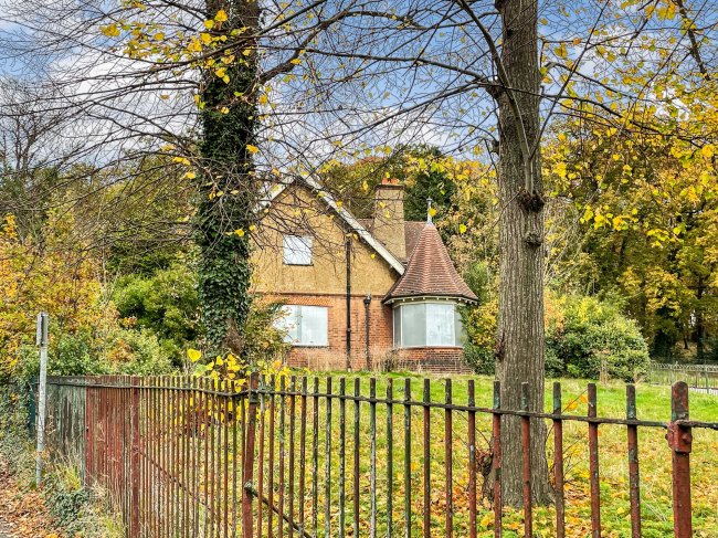 Heath Lodge, Grangewood Park, Grange Road, South Norwood, London SE25 6TH 4