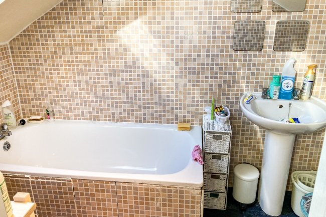 Flat 3, 46 Brixton Road, Oval, London, SW9 6BT 2