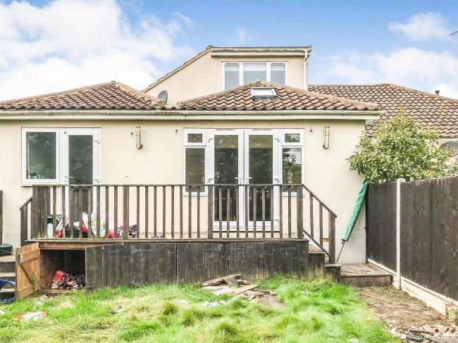 18 Cedar Park Close, Benfleet, Essex SS7 3RU 3