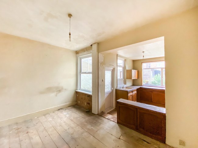 45 Folkestone Road, Portsmouth, Hampshire, PO3 6LP 4